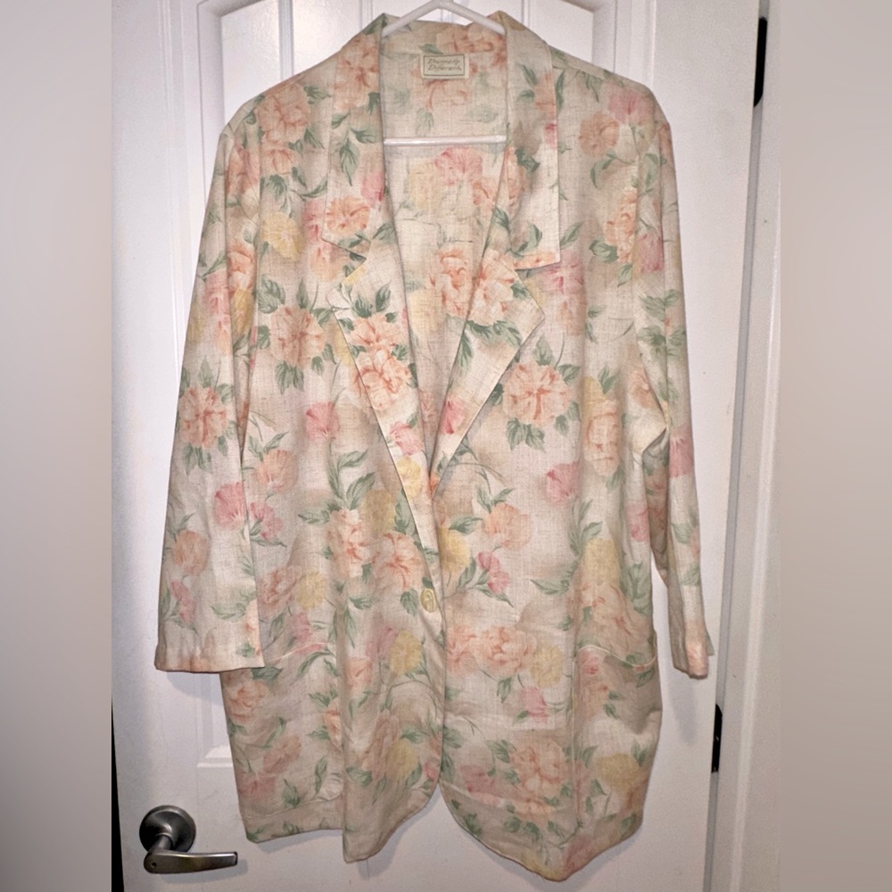 Distinctly Different vintage 1990s floral blazer